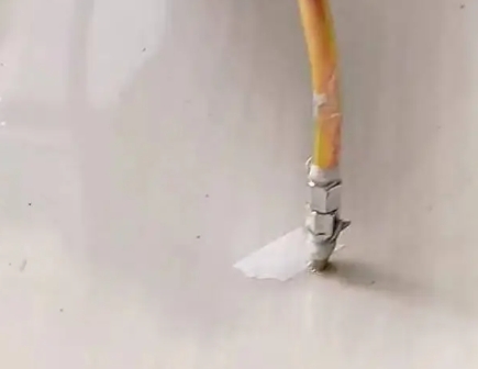 勃利瓷砖空鼓维修公司专业解答在瓷砖铺贴过程中，如果使用的砂料过粗（如全部使用了粗砂），可能会导致以下问题